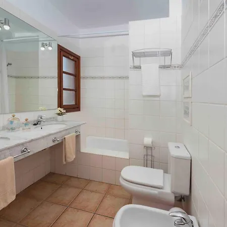 Pola Marinas Playa Blanca (Lanzarote)