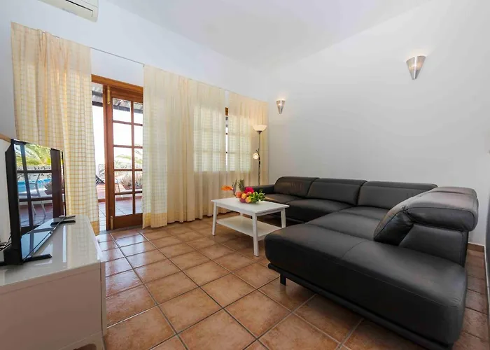 Pola Marinas * Πλάγια Μπλάνκα