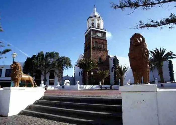 Pola Marinas Playa Blanca (Lanzarote)